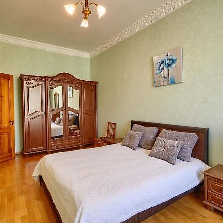 Apartment Near Lva Tolstoho Square キエフ エクステリア 写真