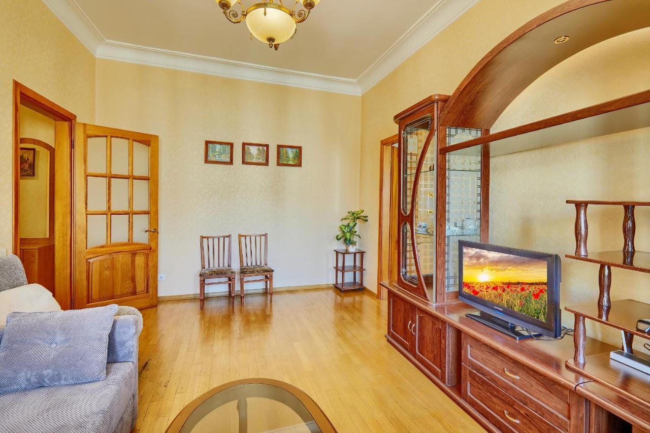 Apartment Near Lva Tolstoho Square キエフ エクステリア 写真