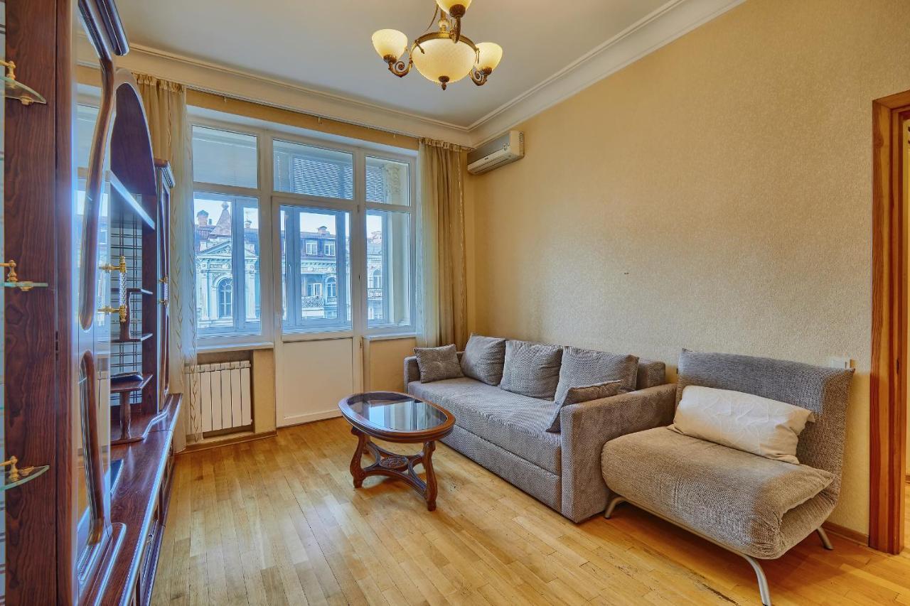 Apartment Near Lva Tolstoho Square キエフ エクステリア 写真