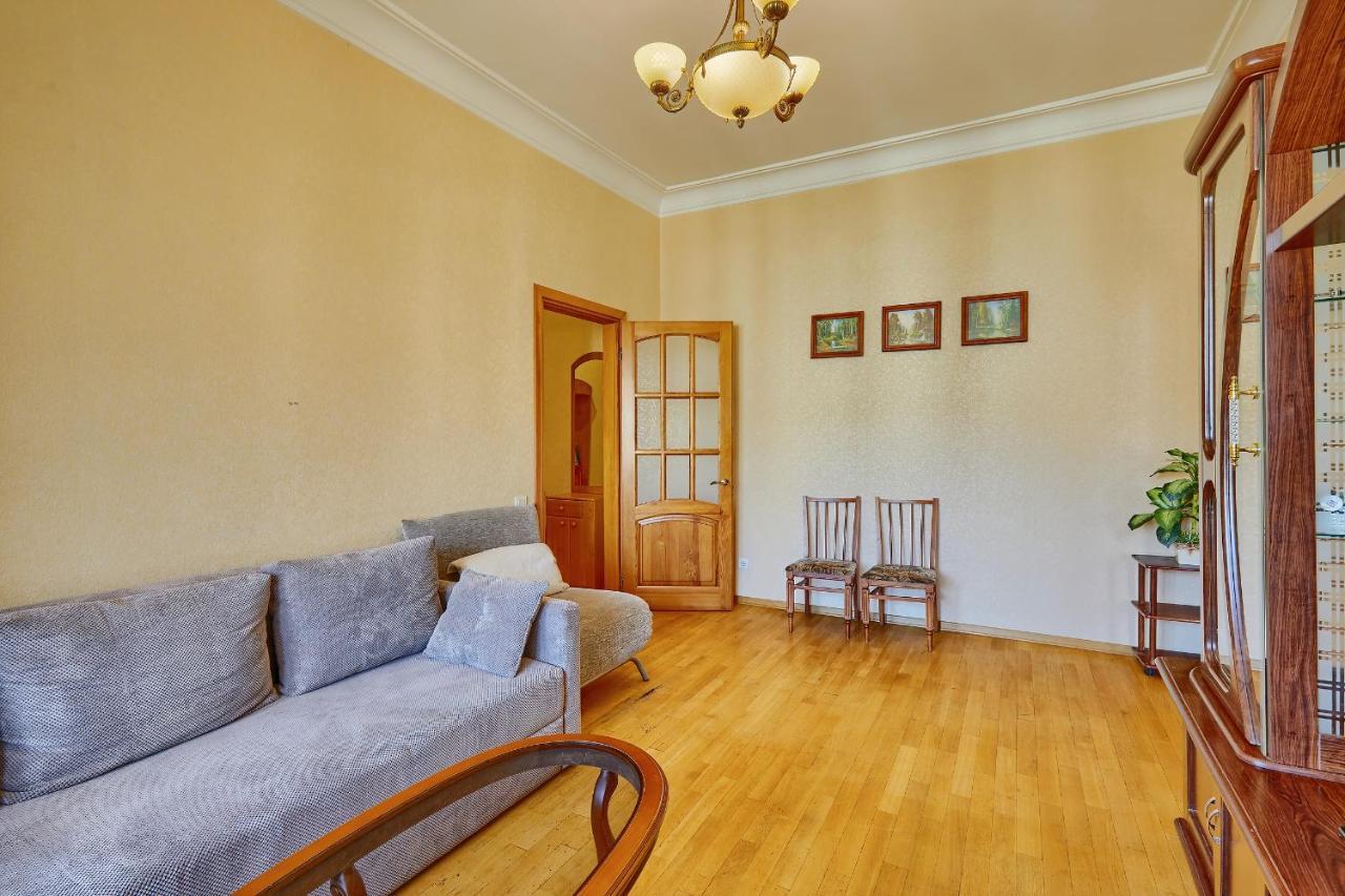 Apartment Near Lva Tolstoho Square キエフ エクステリア 写真